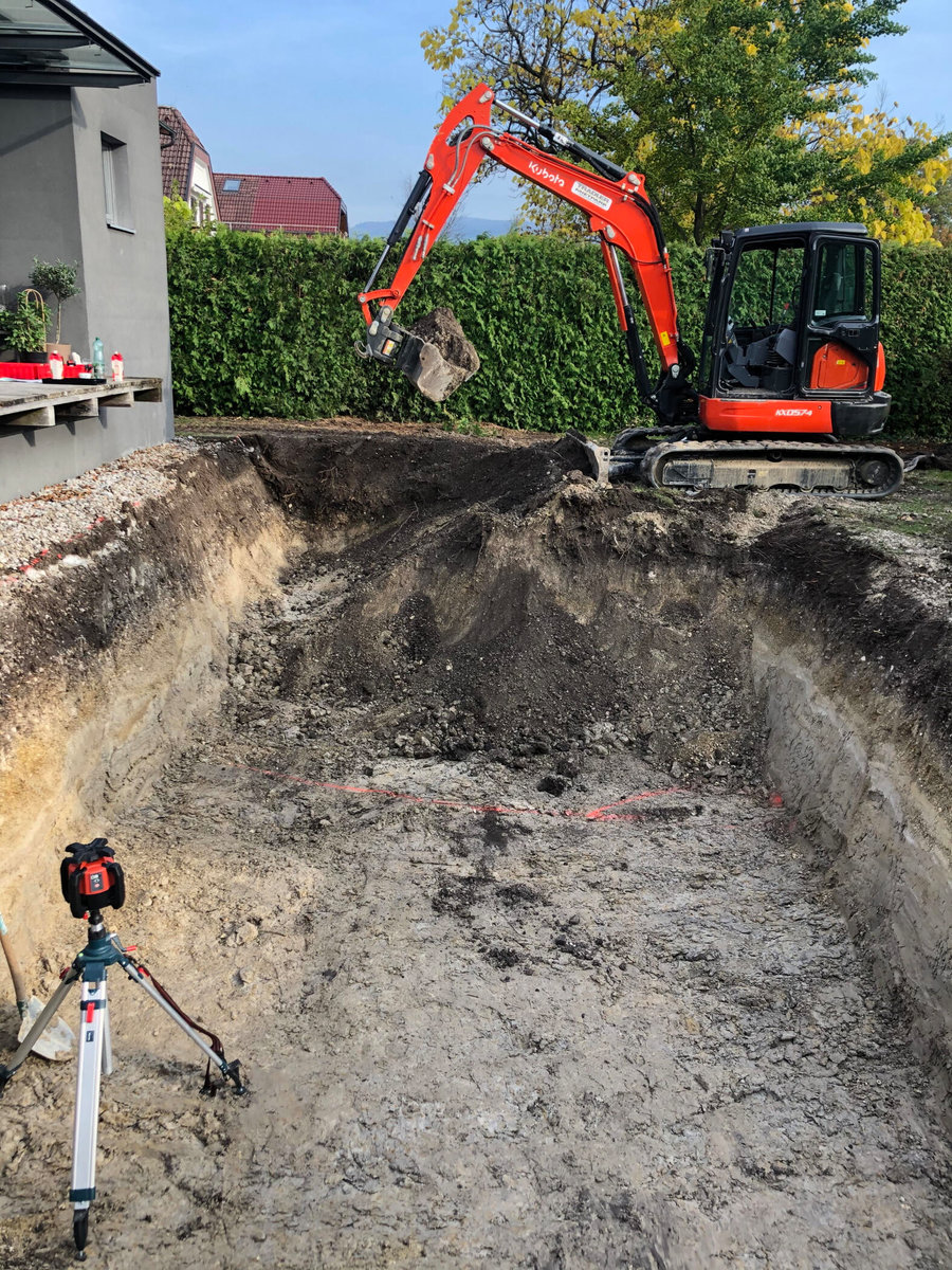 Baggerarbeiten im Garten durch Erdbau Schlager