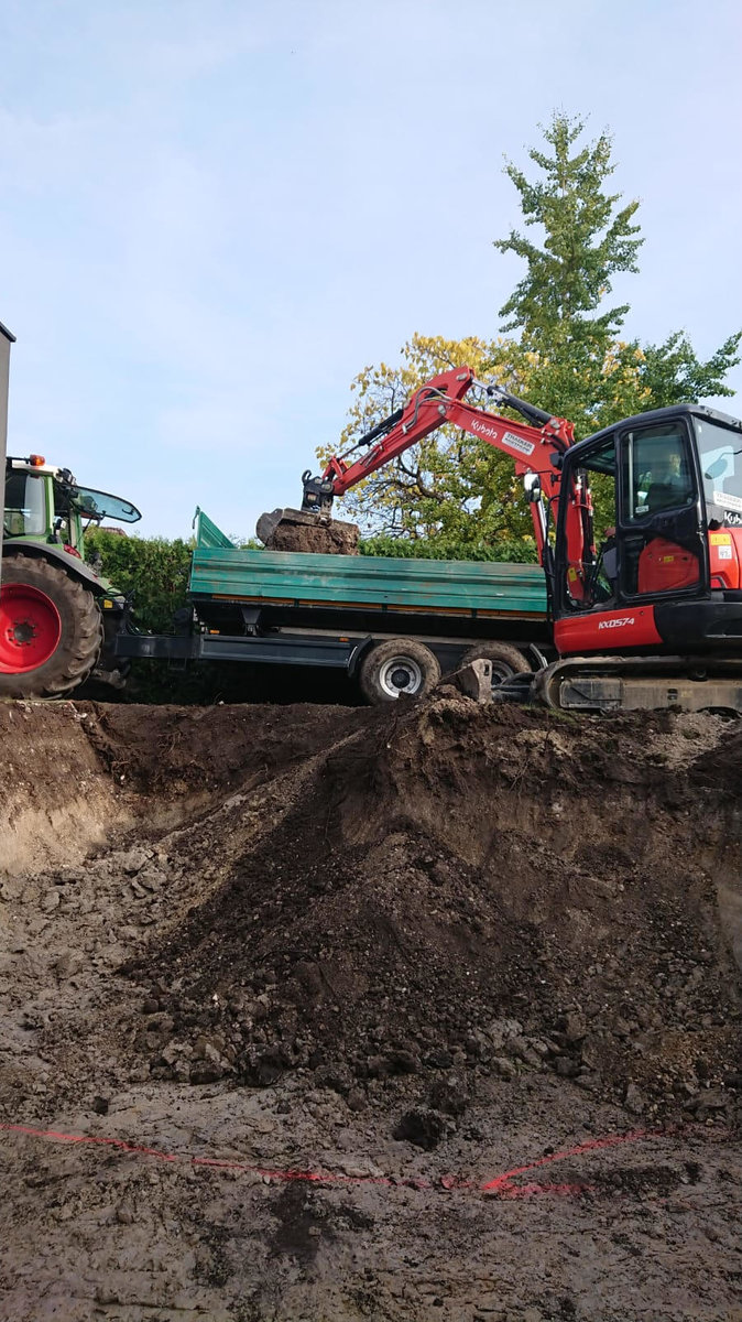 Baggerarbeiten im Garten durch Erdbau Schlager