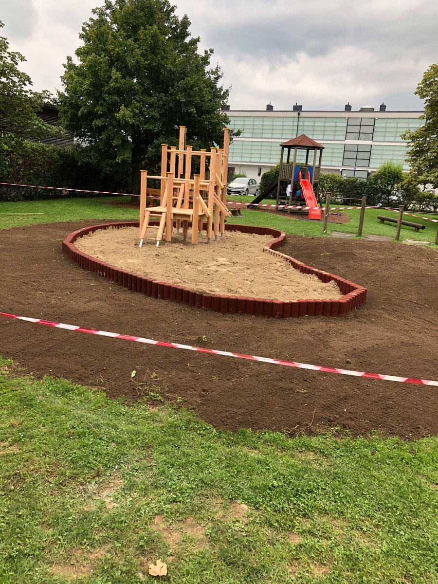 fertiger Spielplatz durch Erdbau Schlager